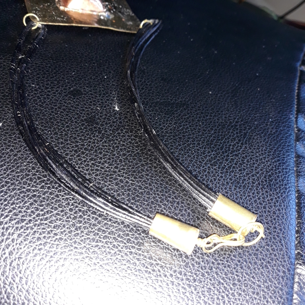 Necklce - Picture 5 of 7